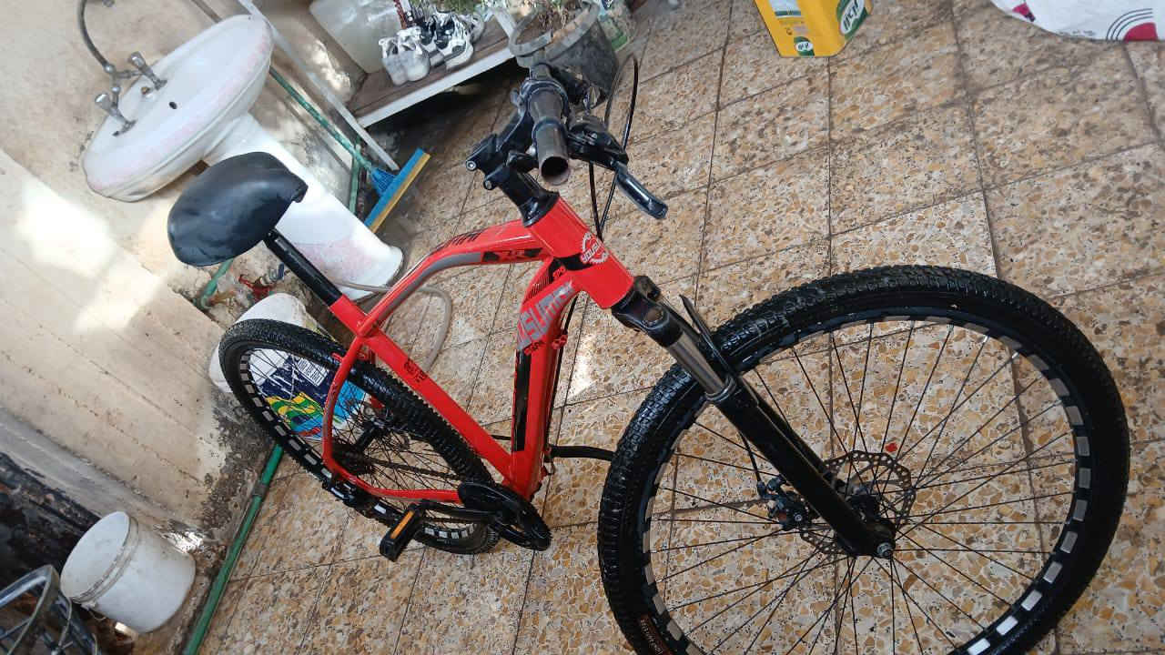 سلام عليكم عندي بايسكل حجم 26 نضيف عالفحص سعره 55 .نجف بحي ميسان شارع البوريات واتساب ***********
