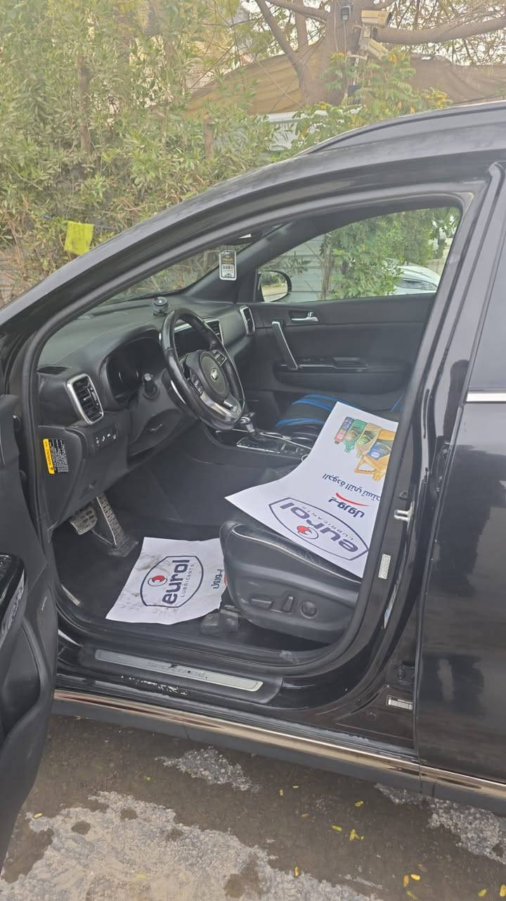 السلام عليكم الموديل: 2021
النوع: Kia Sportage 2021 SX
الفئة: أعلى فئة (SX)
المحرك: 2.0L
الدفع: AWD رباعي
سلندر: 4
القوة: 235 حصان (تيربو) بسعر مناسب 
لتفاصيل اكثر الاتصال ع الرقم 
( ***********)
