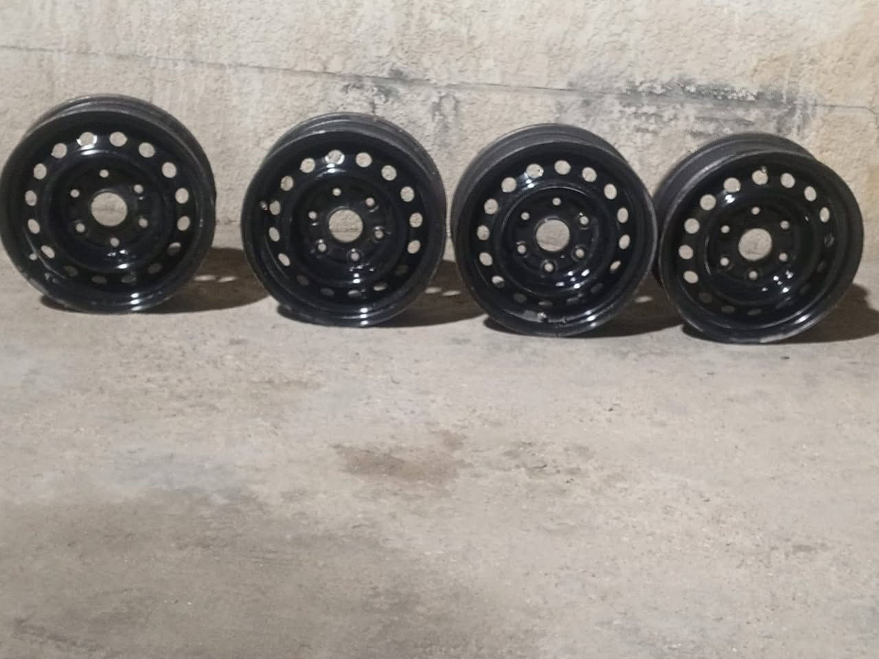 ويلات جمبي  اجوان نضاف كلش مابيهن اي عواج عدد ٤مكان بصره اتصل ***********هذا صاحبهن مكلف بنشر انه
