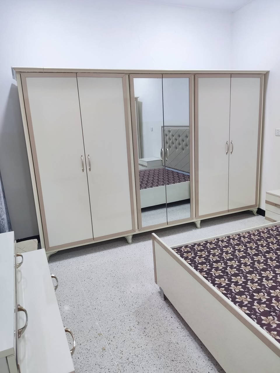 غرفه نوم مستعمل 
العنوان حسنكوي قرب جامع النور 
***********
***********

