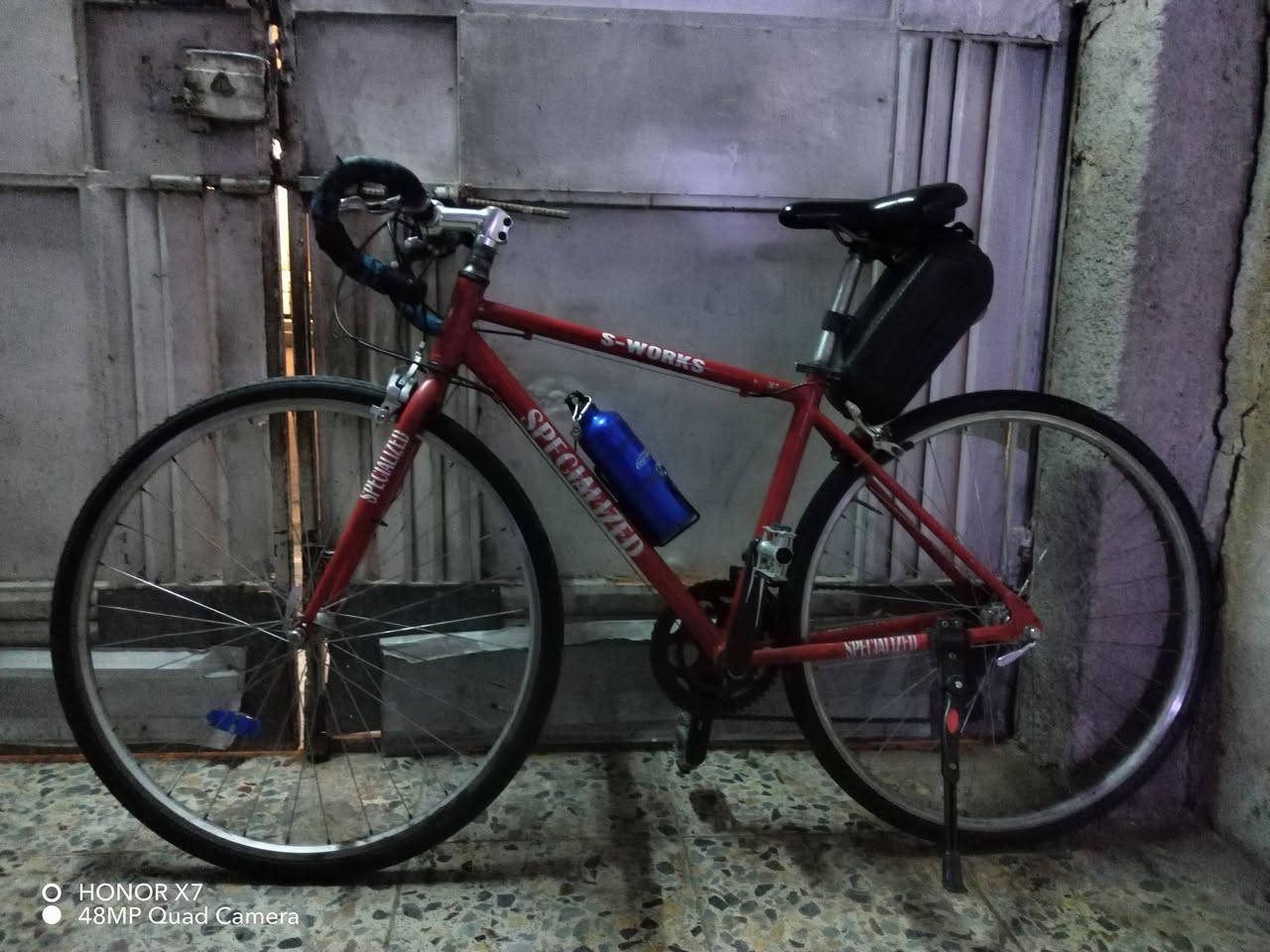 باسكل رود كلاسك حجمه اطار( c700 (28 *32 قياسه فريم xs ٤٨ المنيوم
سيتم بريكات تاكيترو يدات و طواكه
سيستم شيمانو تورني عكرب و نقال و صينيه حجم صينيه( ٥١ و ٣٤ ) سن 
مكينه خلفيه ٧ نمر شيمانو
كامل مكمل مناقصي شي
اطارات كيندا الاصليه جديد
وزنه خفيف سعره ١٥٠ الف مكان حي العامل بغداد ***********
