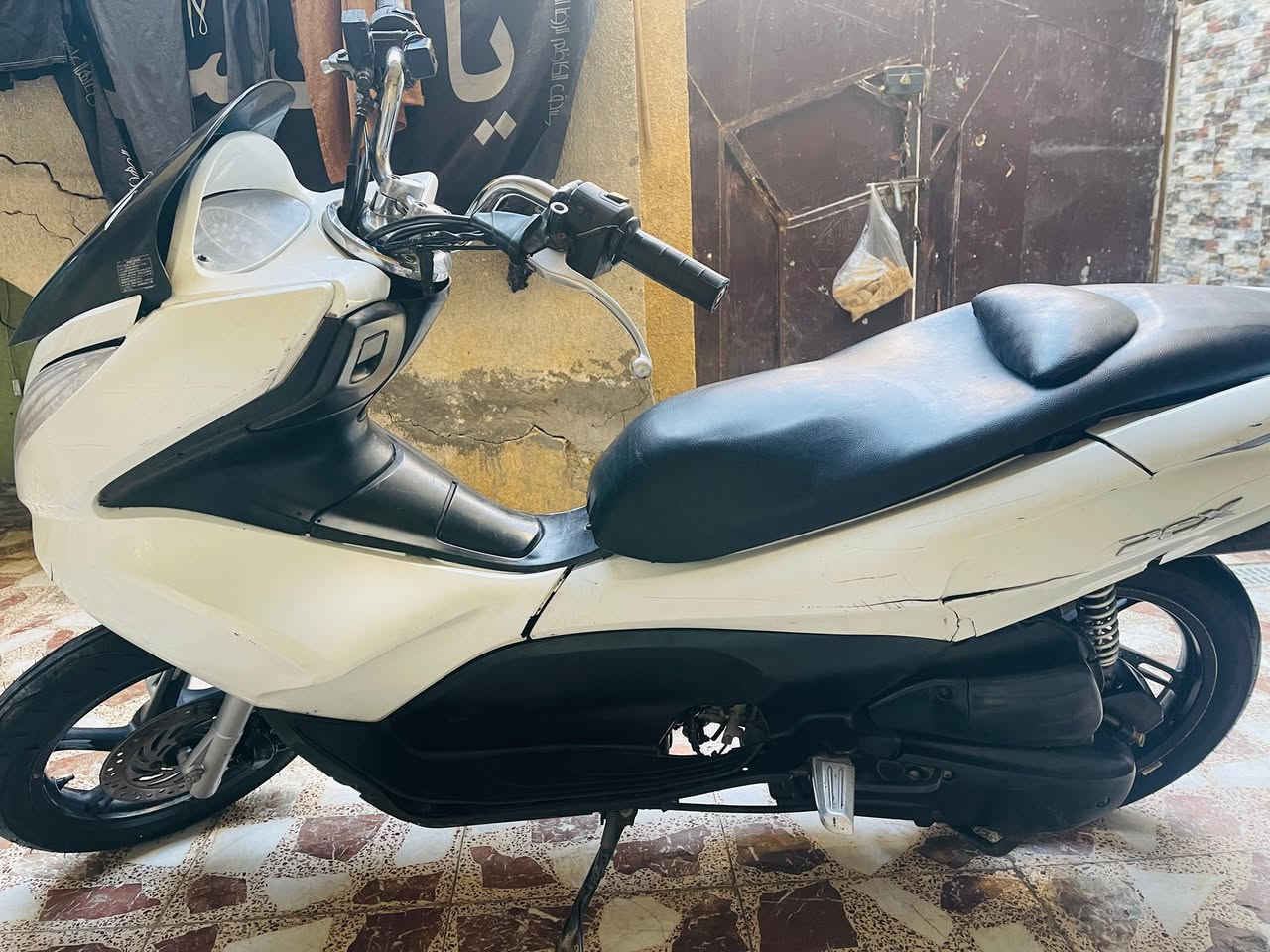 سلام عليكم pcx للبيع دراجه كفرات اشوي تعبانه الدراجه تيارات صار أسبوع من شادهن اثنين حساس استان شغال الدراجه حلوه بس عوزها اشوي ملاحضات الرقم ***********
