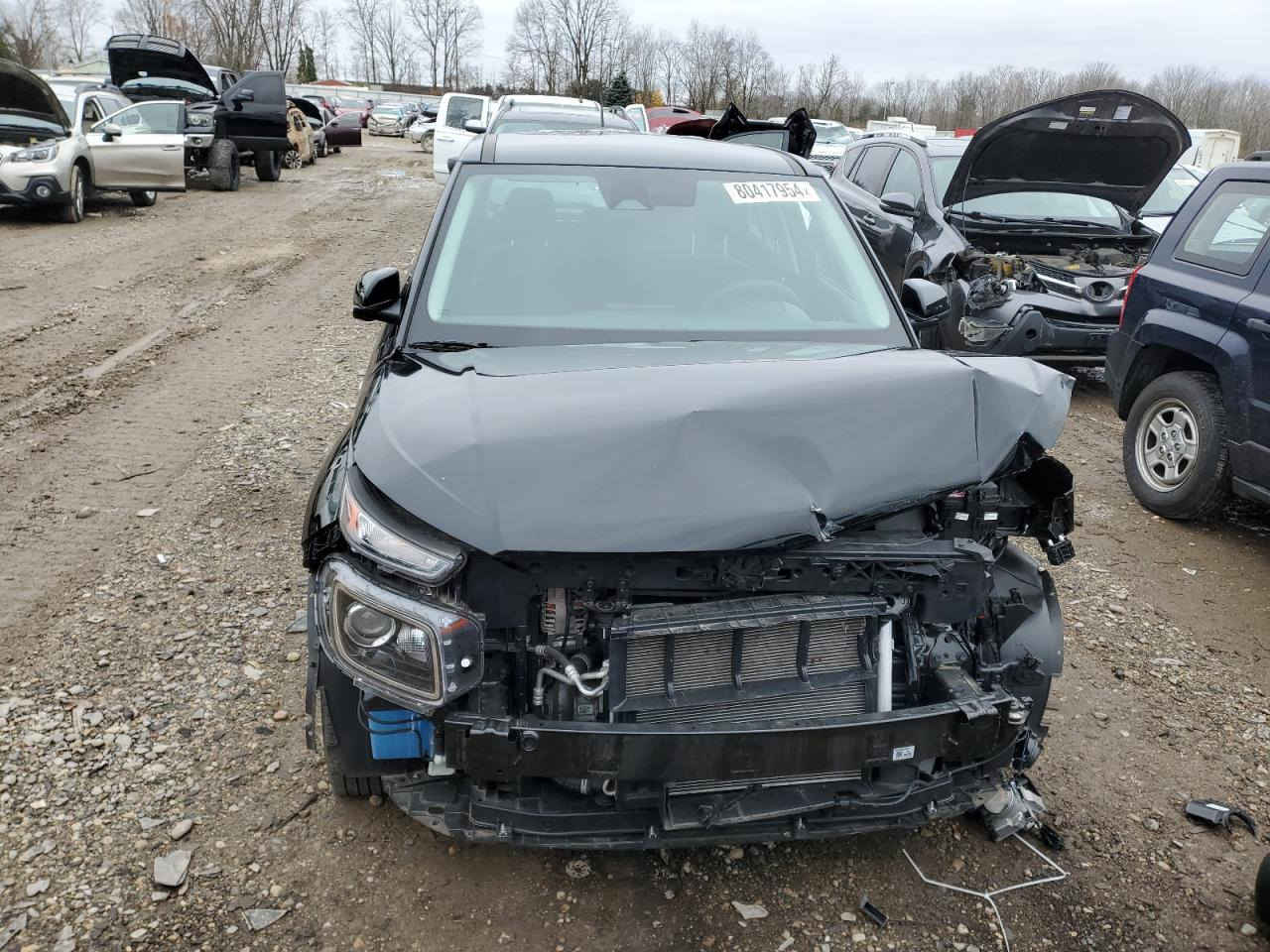 فينو موديل ٢٠٢٣ مرقم بابل باسمي بدون ايرباك حادثها مثل ما مبين بالصورة صبغ فقط بنيد السعر ١٣٥ وبيها مجال بسيط مكان السيارة حلة مركز المدينة 
***********
