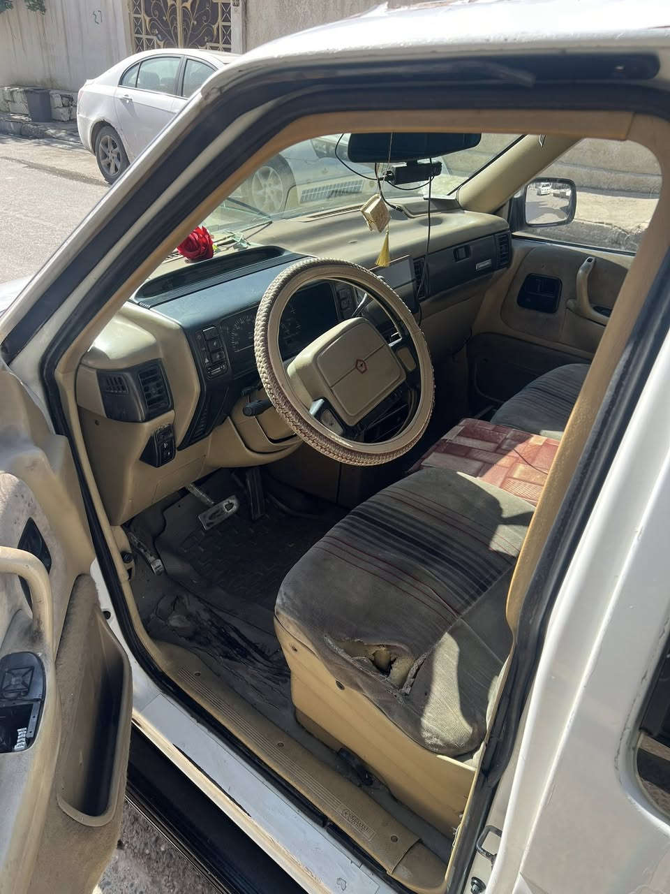 السلام عليكم كلايزر موديل 92 رقم نينوى كابون بانزين بيها شرط التحويل مكينه دوج تشغيل عن بعد داش كام بيها طخم جديد وطخم تايرات جديد  بدون صبغ شرط سعرها 43وبيها مجال للطيبين الرقم
***********
