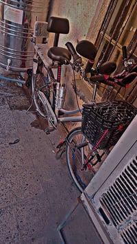 بايسكل حجم 27شخط مامشخوط كير وحساس ومجمبز سعره 100قفل دك عرقم ودلل 077...