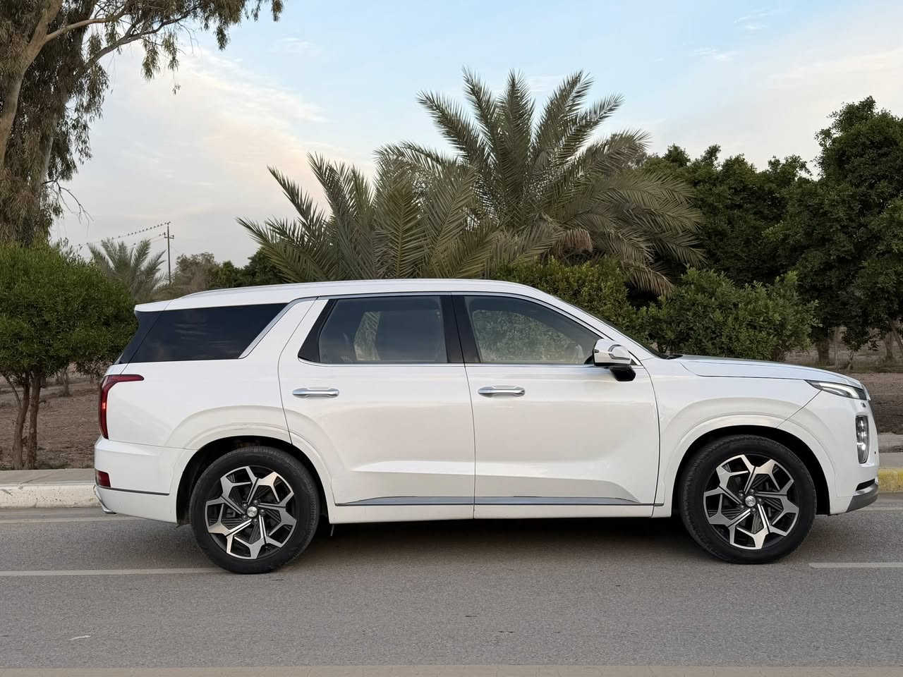 كالكرفي فول مواصفات لون ابيض
رقم اربيل
حادثها جاملغ وبنيد 
السياره جاهزه ع اخر حبه 
بدون دواخل
السعر 255 ورقه 
للاستفسار 

‭***********‬
