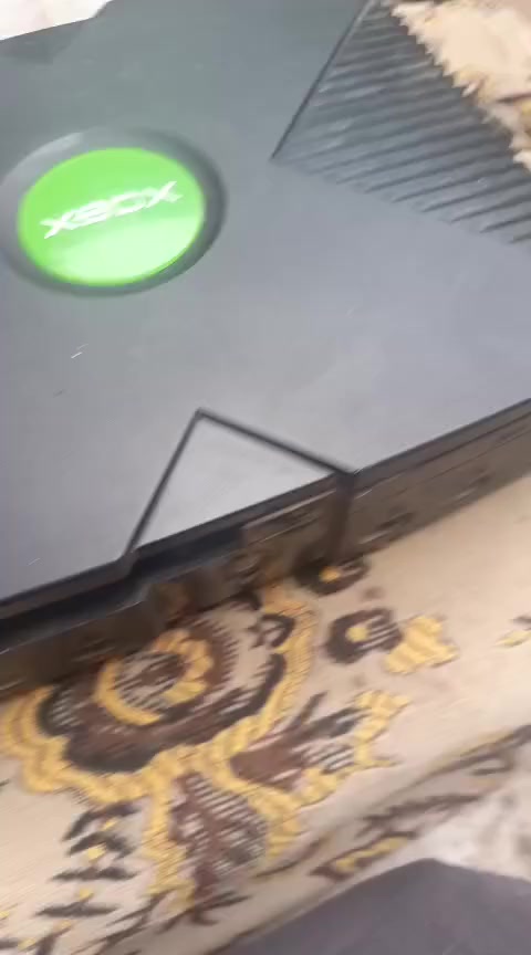 السلام عليكم اكس بوكس اورجنال عاطل بس تفاصيل في الفيديو مع بلي ثري النسخه الاولى المميزه ابو الاربع منافذ مع توصيلات يده اكس بوكس اورجنال سعر الكل 20 يوجد توصيل


**إذا كنت صاحب هذا الإعلان وتريد حذفه لأي سبب، رجاءا أرسل رسالة إلى الدعم الفني**