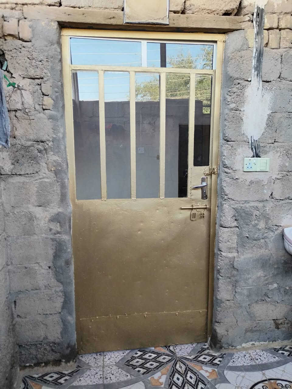 يا الله بسم الله
بيت للبيع ( حواسم )
عنوان البيت حي القاهره الثانيه بظهر مديريه التربيه الجديده مو البيوت ع شارع يصير بظهر البيوت ( يتكون البيت من غرفه جبيره (6 شيلمانات و 7 خانات   ومطبخ 4 شيلمانات و 5 خانات وطرمه وتواليت وحمام مشترك مساحه البيت ماعرف شكد  تاريخ الانشاء بعد السقوط حوالي 17 سنه مبنيات  مامعوض ومعامله واصله للبلديه تغير جنس (البيت وياه ماطور ماء ومقطوره وكيزر  وبنكات يعني تجي وتكعد ماتصرف الف دينار  علي واليشتري يجي ويشوف بعينه افضل من الصور والفديوات اذا تحب تستفسر هاذ رقمي وبالخدمه  ***********
السعر (12) وبي مج
