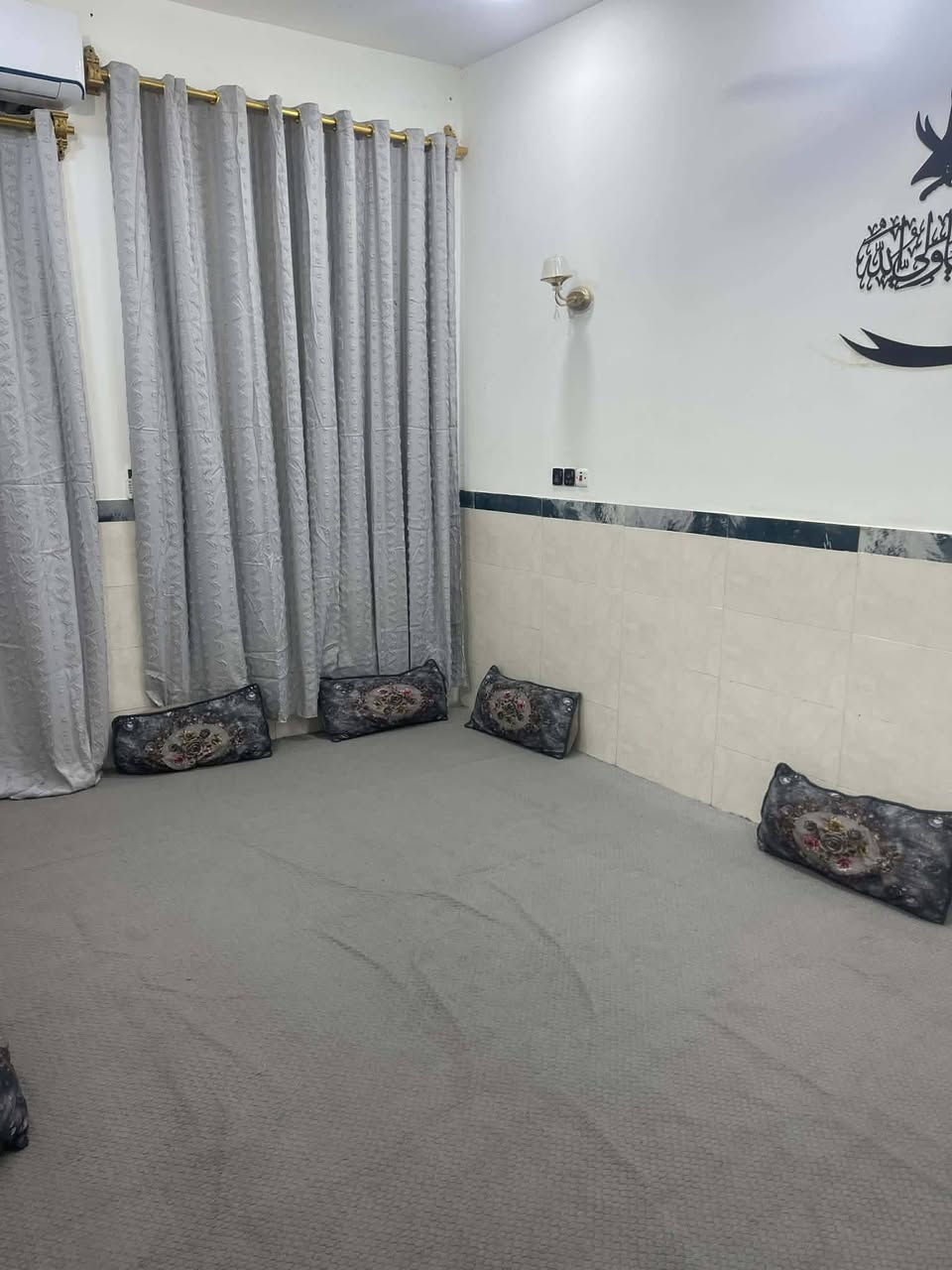 سلام عليكم بيت لبيع طابو بسمي ميسان حي الغدير قرب فلكه القاضي بناء حديث مساحت ١٠٠ متر *********** السعر ب ١١٧ وبي مجال
