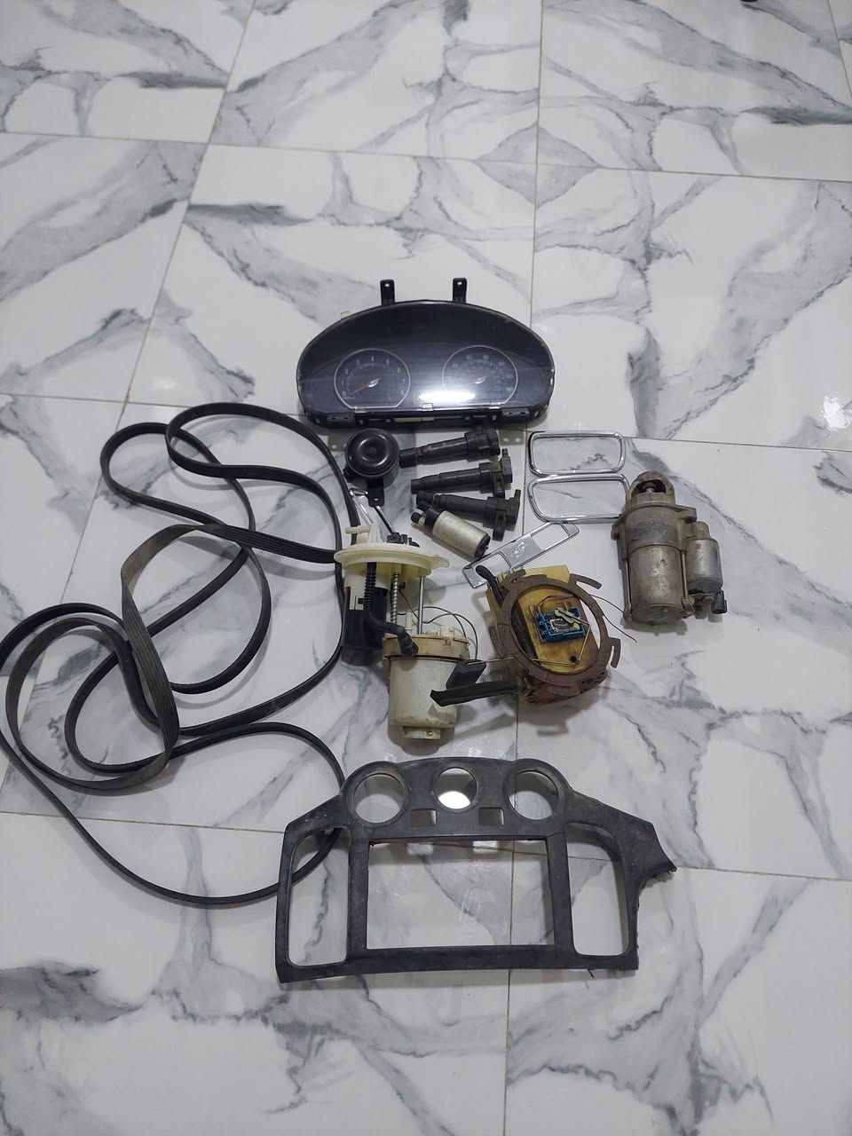 السلام عليكم غراض كيا اوبتيما أمريكي 
سلف شغال 
ساعه كيجات شغاله 
مجاول شغالات 
عبوه الفيشه مايعه 
فيتبم 
قوايش 
قيم وخذ بحك الله ***********
