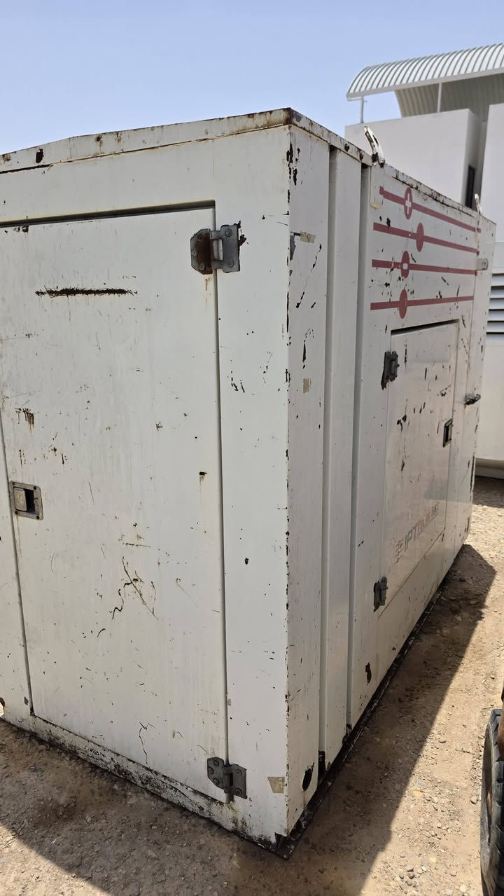للبيع مولد 50 KVA (بيركنز أصلي) 
• ​نوع المحرك: بيركنز (Perkins).
• ​القدرة: 50 KVA.
• ​الحالة: نظيف جداً (كاتم للصوت).
• ​الموقع: الكوت ( يوجد توصيل )
• ​الفحص: شغال وجاهز .
• للاتصال : ***********
