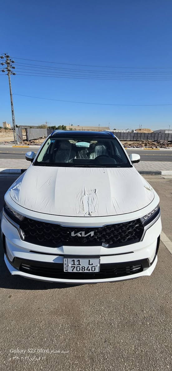 🚘 للبيع – كيا سورينتو 2022 خليجي | فل كامل | دفع رباعي (AWD)
▪️ اللون: أبيض لؤلؤي
▪️ الممشى: 70,000 كم
▪️ محرك 2.5 لتر أوتوماتيك
▪️ 7 مقاعد
المواصفات: ✅ دفع رباعي (AWD)
✅ 4 وضعيات قيادة (Comfort / Eco / Sport / Smart)
✅ سقف بانوراما
✅ كاميرا 360°
✅ شاشة عدادات رقمية
✅ شاشة وسطية Apple CarPlay 
✅ تبريد للمقاعد الأمامية
✅ جنوط ألمنيوم أصلية.
✅ مقاعد جلد فاخرة
✅ تشغيل بصمة وتشغيل عن بُعد
✅ مثبت سرعة ذكي
✅ حساسات أمامية وخلفية
✅مكيف أمامي وخلفي منفصل
✅ باب خلفي كهربائي
✅ شاحن لاسلكي
✅ إضاءة LED كاملة
حالة السيارة: ✔️ استخدام شخصي
✔️ نظيفة جدًا ومحافظ عليها
✔️ الصيانة الدورية منتظمة
✔️ مكينة وكير وشاصي بحالة ممتازة
✔️ لا تحتاج أي مصروف وجاهزة للفحص

💰 السعر: (يذكر عند التواصل) 
📞 للتواصل: ( *********** ) او مراسلة 
"سيارة عائلية فاخرة، مريحة، اقتصادية، وجاهزة للاستخدام مباشرة."
