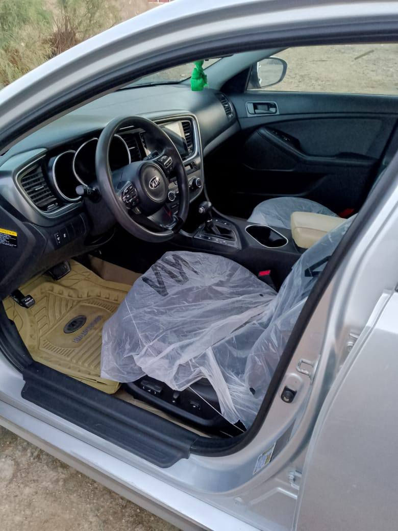 سلام عليكم اوبتيما للبيع ٢٠١٥ سياره جديده ومكفوله من الضربه وتبديل والصبغ عدا رشه خفيفه بلداير الخلفي سياره كارتون مكاني ناصريه للاتصال ***********
