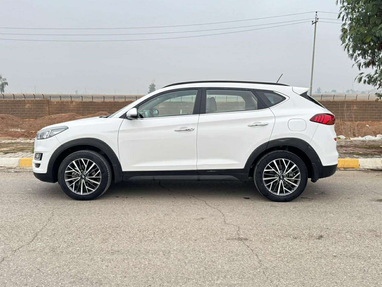 سلام عليكم
توسان 2020 خليجي

ماشيه 136 الف 

كلين بشرط

رقم دهوك تحويل مباشر

فول مواصفات بصمه بانوراما حساسات شاشه كبيره 

بعد بيها هواي مواصفات 
سعر ٢٢٠
***********
