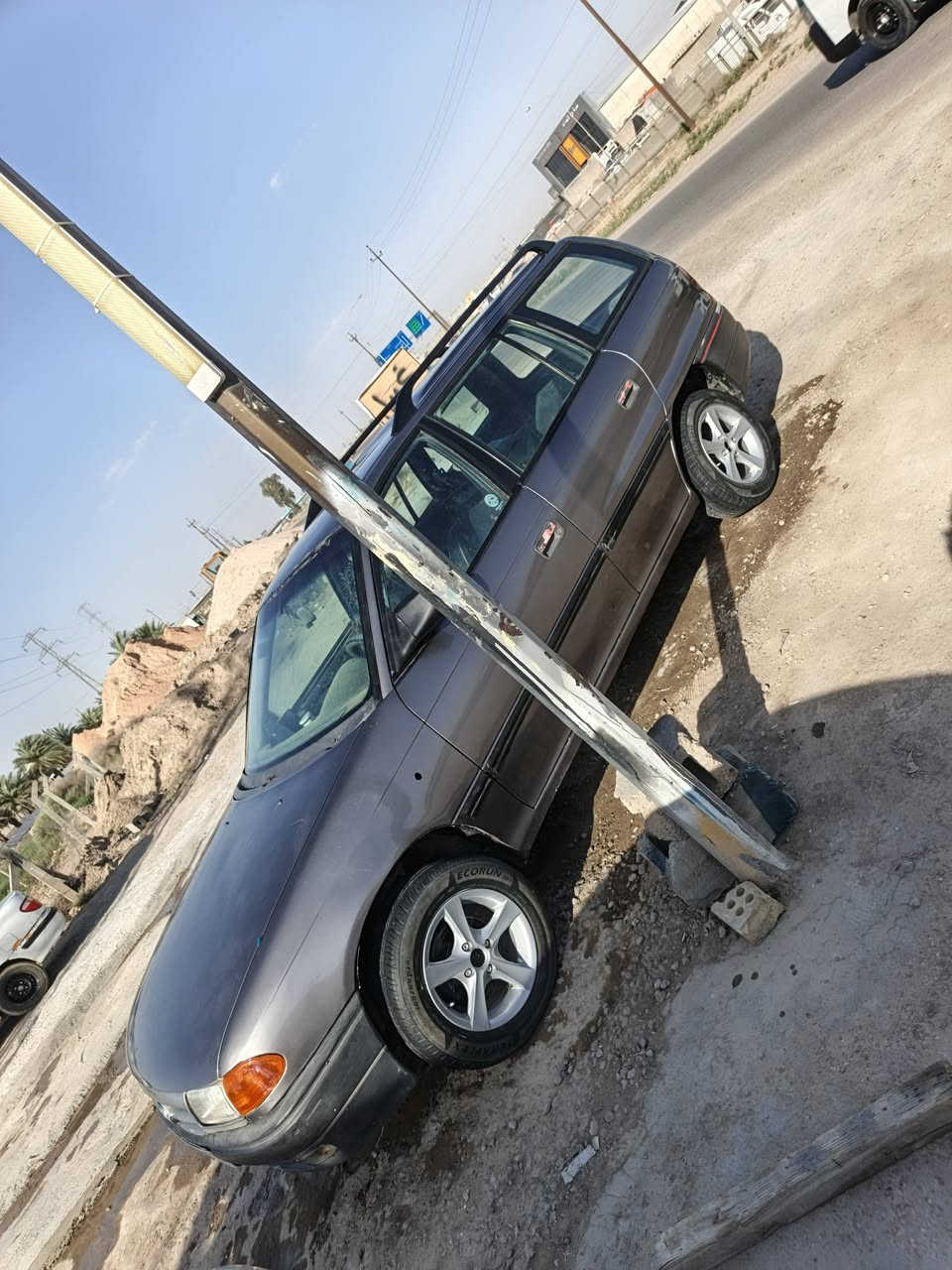 سلام عليكم استره للبيع موديل 93 
رقم بغداد
السعر 33وبيهه مجال
***********
