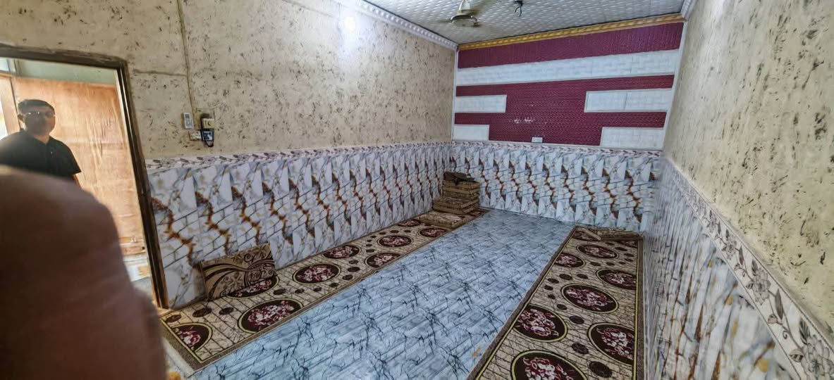 🌹السلام عليكم🌹
تحيه طيبه *********** 
يعلن مكتب نور الذهبي✨
 عن توفر دار سكن للبيع
المساحه ١٨٠متر 🏠
 ابو الخصيب ابو الجوزي
قرب الملعب الخماسي 
يبعد كيلو متر عن🧍🏼‍♂️
الشارع السايديين
يحتوي البيت
غرف عدد3
ديوان وصاله
مطبخ وصحيات
وكراج بناء قديم نوع العقار طابو زراعي عراقي سند 25 
مجاري البيت على النهر🌊
بناء بلوك سعر البيت ٨٥مليون وبي مجال 
⚠️البيت على تبليط وليس فرعي⚠️ للستفسار 
*********** يوجد وتساب علي الرقمين

