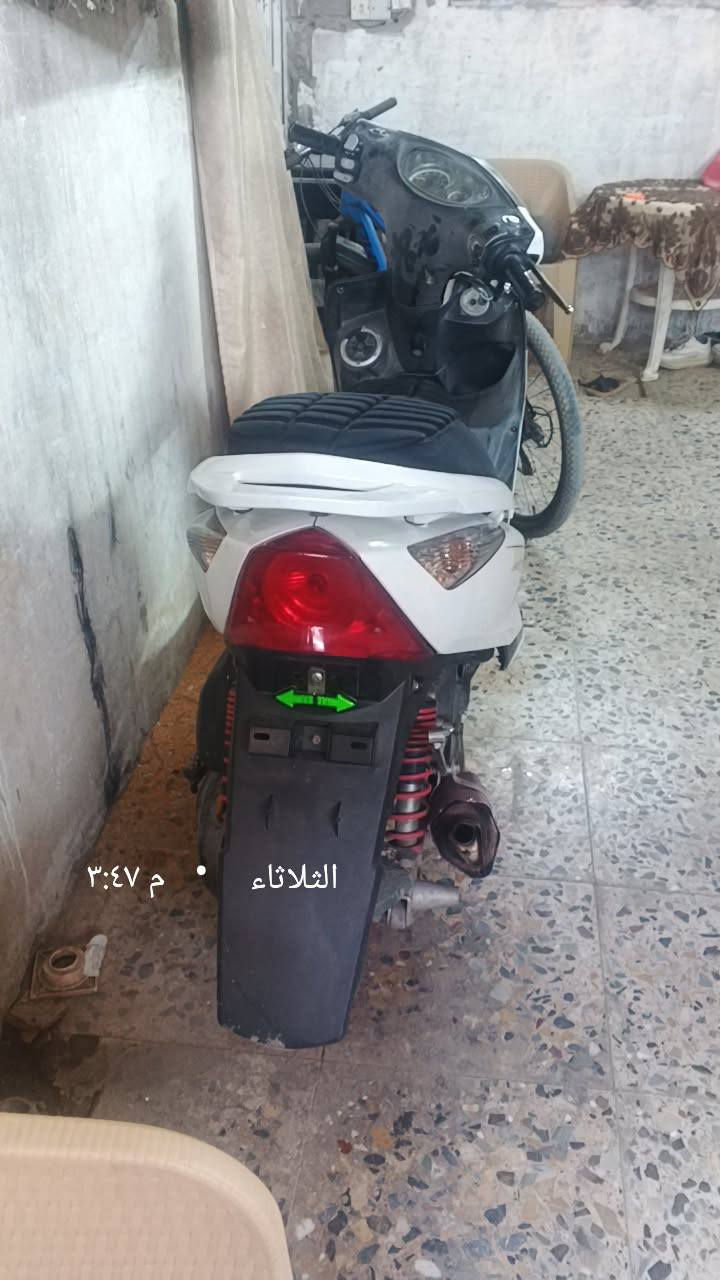 السلام عليكم دراجه البيع مكينه بلاديه صالنصه رياضي بركات شغاله امامي و خلفي و الكهربايات كله شغاله دراجه بل حقيقه أحله من صوره. سرعه 140سعره 700بيه مجال لطيبين***********رقم بغداد الشعب
