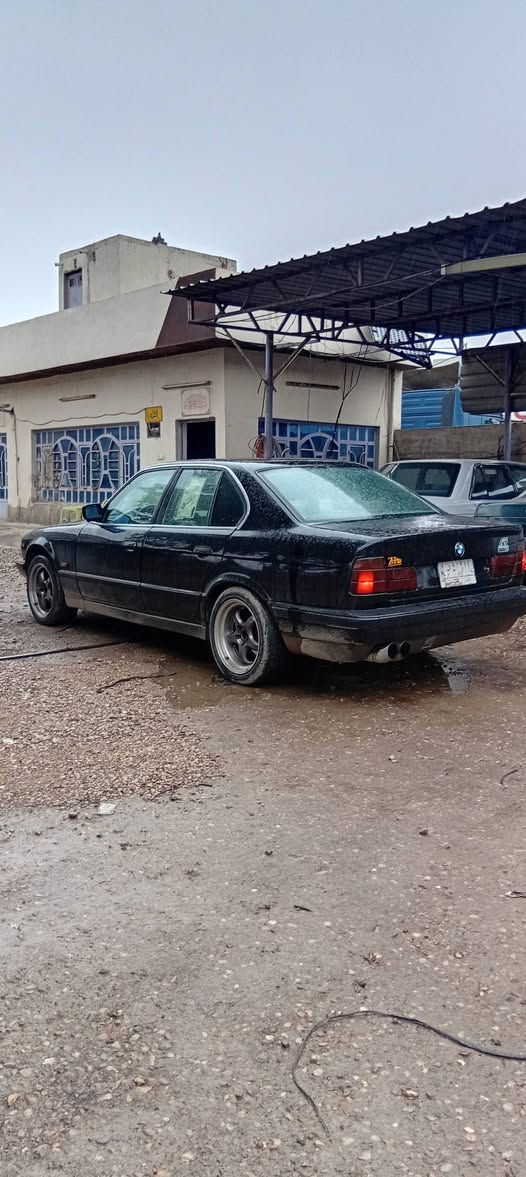 السلام عليكم للبيع بي ام السعر٤٨$ورقه موديل ١٩٩٢ تحويل كير و مكينه بل الجيس فول حجم ٥٣٥ شرط السرعه ٢٥٠ تراي للبصره *********** بغداد بسمايه بل الشقق
