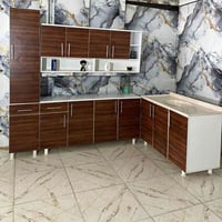 كاونتر خشب تركي mdf  قياس مترونص ارضي مع ملحق متر ونص  مع فاترينا  وال...