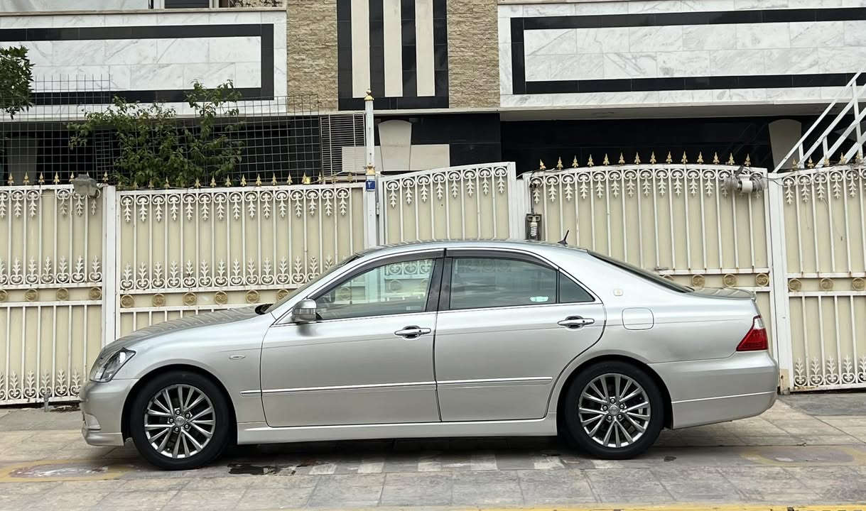 السلام عليكم للبيع او المرواس 
تويوتا كراون شاهينه 2004 كرستال اصل شاصي 82 مكينة الجبيرة المرغوبة  4 دكم بلاد 
مكفولة كص عيب شرعي اصوليات 
رقم بغداد قرار 48 حرف ز رقم الجديد سنوية جديدة هزة جديدة 
تحوير نجف عام تحويرة محمد مچي دشبول يسره يدة اشارة يسره منظومة تبريد جديدة بالكامل مشط لكزز 
كشنات 4 كهرباء خلفي وامامي وتدفئة بالكشن ستيرن كهرباء بردة كهرباء بردات بالبيبان 
غرفة جلد جينجر 6 اقراص بلوتوث 
سستم لحايا بلاد امامي وخلفي وجانبي + سبايدر صندوك 
بصمة ابواب وصندوك وتشغيل 
مري اشارة وشفط وترحيب 
حساس امامي خلفي بلاد 
كاميرة خلفية بلاد 
كير اوتو وعادي وسبورت 
تراكشن مانع انزلاق 
تحكم ستيرن + كروس سرعة 
سيارة جاهزة وكاملة وحلوة 
تخم تاير جديد هوه والويل باتري جديد عدة صندوك كاملة هيه والسبير 
مكان السيارة بغداد 
السعر 148 
***********
