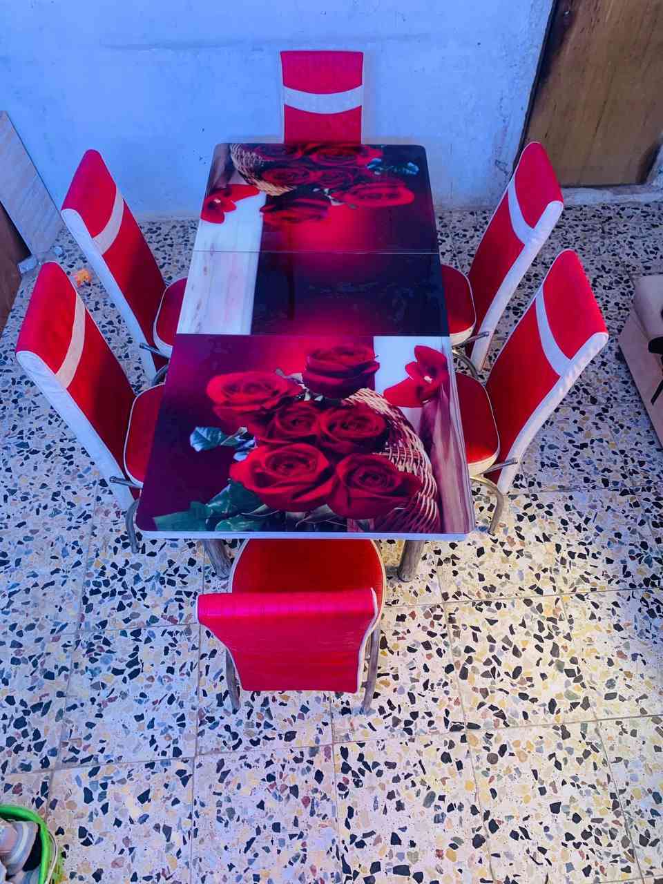 ميز طعام للبيع مع6كراسي 
***********
