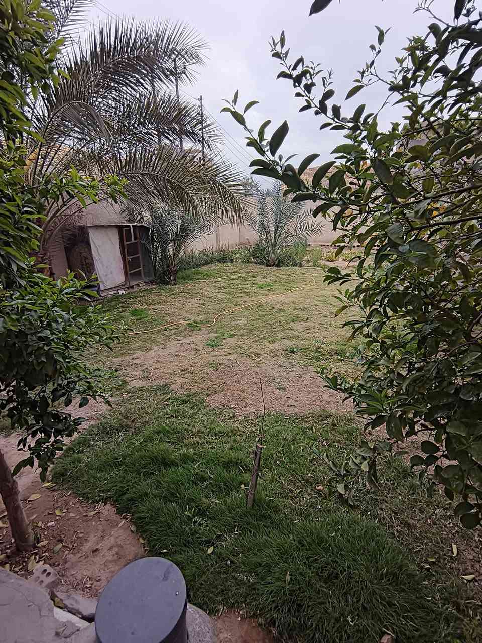 قطعه ارض المساحه الكليه ٣٠٠ اريد ابيع منها ١٥٠ مكانها مقابيل مرور الحسينيه شارع مطعم سمينه القطعه من ضمن البيت السعر ٣٨ وبيها مجال جدا بسيط ملك صرف  سند ٢٥ المنطقه كامله الخدمات
***********
