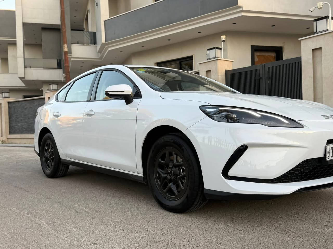 السلام عليكم
05   BYD   (وارد صيني)
سنة الصنع : 2025
عداد المسافة الكلي :-7000 كم 
مكفوله كفاله عامه 
داخل ابيض كامله كل ملحقاتها
سنويه بأسمي
وبقية المواصفات الاساسية المعروفة
السعر :  19,800د.ع
العنوان :- بغداد حي القاهره 
للاستفسار : ***********
