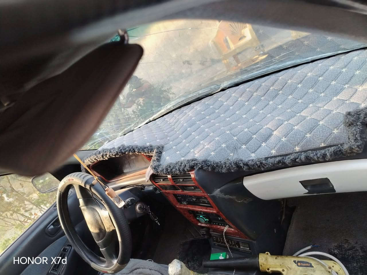 السلام عليكم للبيع كيا سيفيا موديل ٩٣ السياره جاهزه من كلشي ومكفوله كفاله عامه من الضربه بلاديه كير محرك جديد تبريد ثلج محرك مفتوح مو مسكر كهربايات كلها شغاله صدر جديد تخم تاير قرفتها شرط جديده بيها جراد شويه فقط رقم بغداد السعر ٣٧ مكاني الأنبار الكرمه ***********
