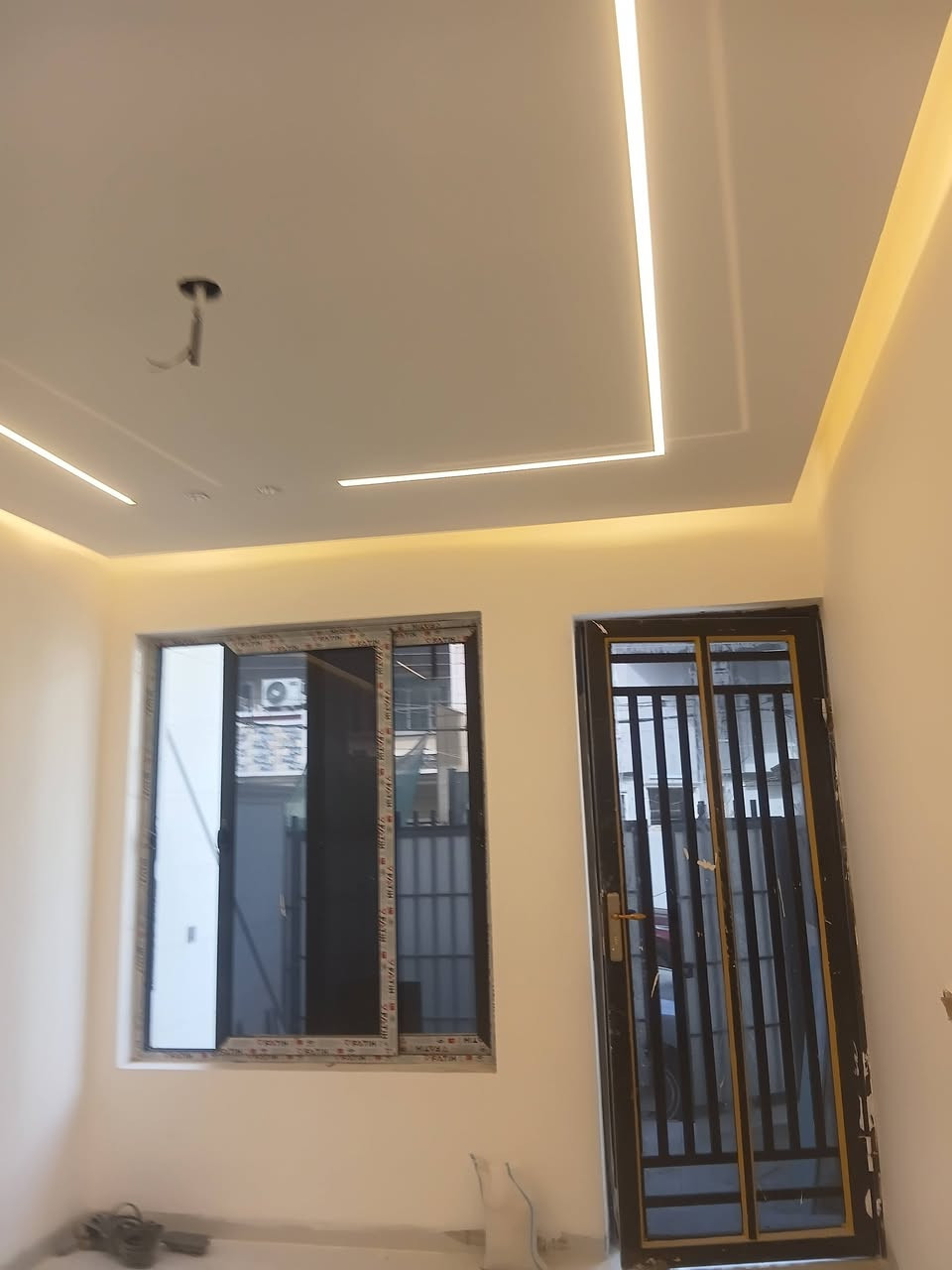 سلام عليكم نعمل في صباغه والديكورات جمس بورد نشتغل كافه الاصباغ داخلي وخارجي وانسب الاسعار كل ماعليك الاتصال والتزام بل موعد اتصل ***********ابو محمد صباغ واتساب موجود
