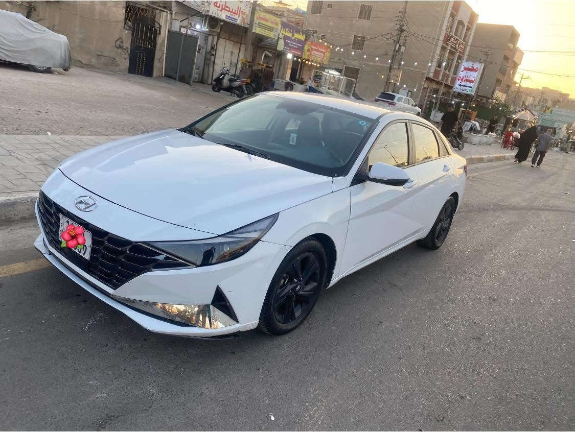 النترا 2021  هايبرد كهرباء وبانزين كلش اقتصاديه محرك 1600  كير 6 نمر مع نظام لسبورت و3 انطمه  قياده واردخليجي. 4 قطع صبغ بغداد حره رقم جديد تحويل مباشر ماشيه 80 كيلو مو مايل بل مايل تطلع 45 للف  فول موصفات عدا الفتحه 
بصمه تشغيل عن بعد 
كشنات جلد تدفئه وتبريد 
تبريد منفصل 
شرط تبريد ثلج 
شاشه جبيره مع كامره دواره 
اشاير مري مع نظام المري شفط
قياده ذاتيه مع مانع تصادم ومثبت سرعه تحديد مسار
لايت لد ابيض مع 3 عدسات لد ابيض بلادي
مانع انزلاق مع 4 دسك ونظام اي بي اس
تدفئه بل استيرن
كشن سائق تدفئه +تبريد 
فول تحكم استيرن ان
اناره ترحيب فلاش يدات 
سايد بريك بصمه 
نظام اوتو هواد
مكان السياره بغداد رقمي *********** السعر 130 وبيها مجال

