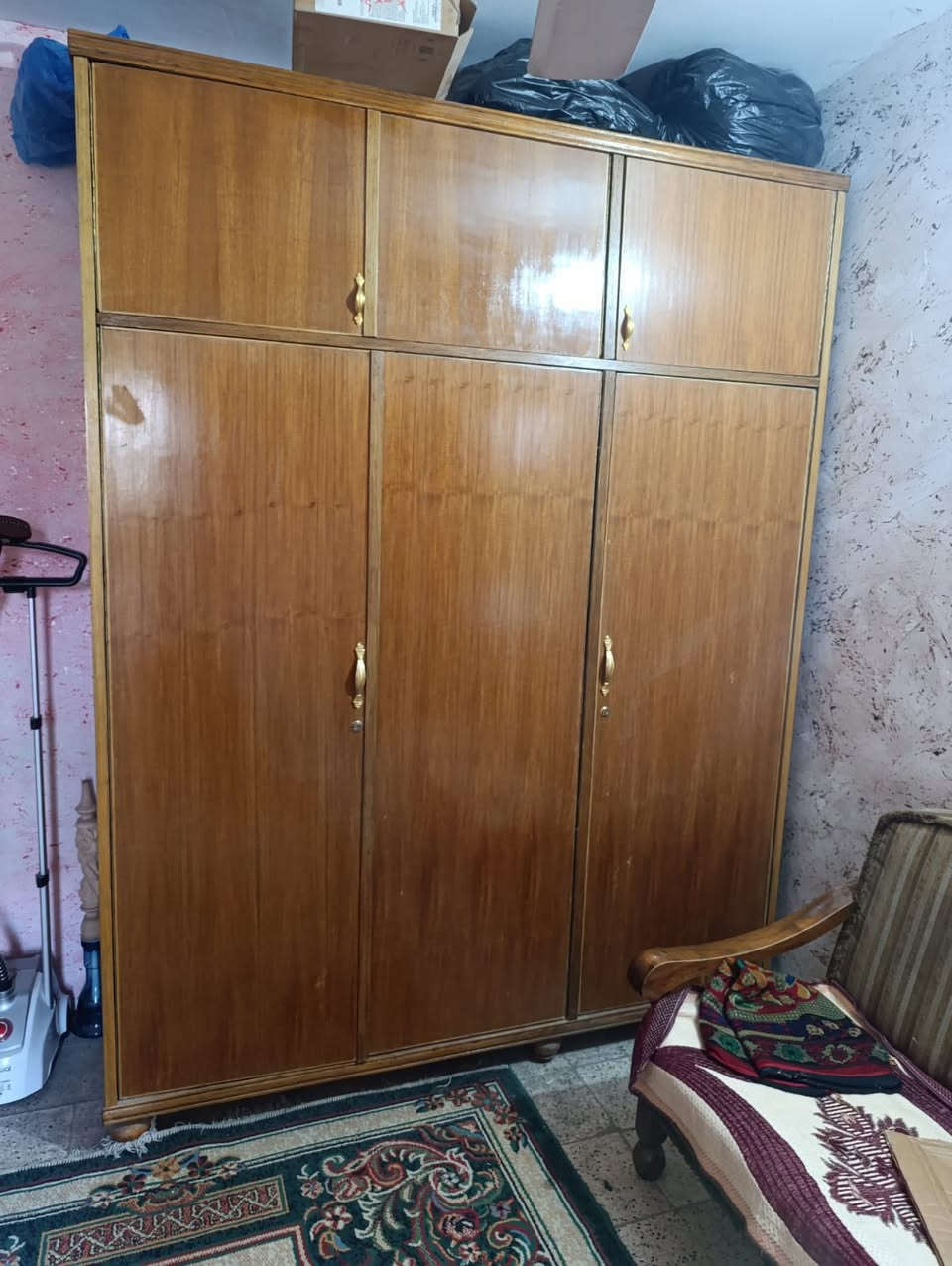 السلام عليكم أغراض للبيع 
مجمدة
كنتور 
ميز طعام مع 4 كراسي 
طباخ 
تخم 10 مقاعد


**إذا كنت صاحب هذا الإعلان وتريد حذفه لأي سبب، رجاءا أرسل رسالة إلى الدعم الفني**