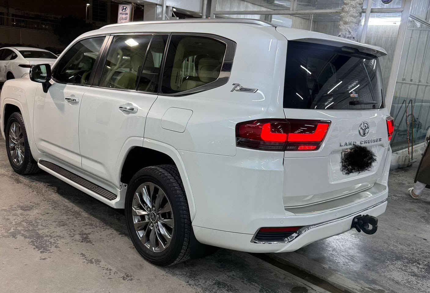 تويوتا •••• لاندكروز  (VX).   ✅✅
موديل•VX/ 2022   ✅ S ( ساز ) تنفس طبيعي

_فول مواصفات ••• 3 شاشات ((تطبيق))
_6 :: سلندر  محرك  عادى 
_جديدة جدا بحالة الوكالة  🔴  دعامى لدعامى ب شرط 📦
ماشى(  ٤٨  )الف كيلو

_جنطة كهرباء 
_تبريد كشنات
_كراسي كهرباء 
_جلد بيجي 
_سلايت
_3 شاشات بلاديه
_تشغيل  عن بعد 
_السياره فول 1/1
_مكبرات JBL
_شاشةكبير 
_كيچ ديجتال

سعر  $645.., ٦ شدات و٤٥ ورقه 

العنوان ::: بغداد الاعظميه ( شارع الضباط)

الاتصال على االرقم ***********  ☎️☎️
