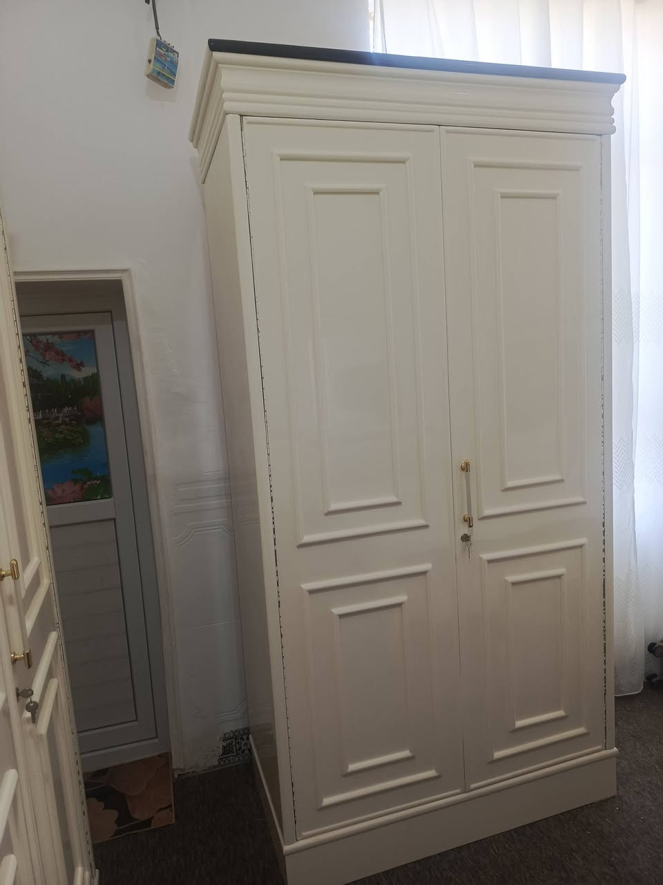 بيع مستعجل 
متوفر غرفه نوم خشب عراقي درجة اولى 
نوع مودرن ايطالي جديده الغرفه صارلها سبوع من جابها النجار بسعر مناسب واتساب ***********  ابو صخير
