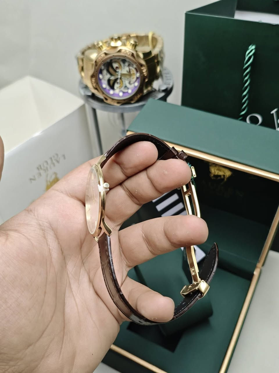 اصلي وكالة بضمان دولي
بولو قشطه سلم 
جلد طبيعي بقفل كبس فراشة 
التفاصيل بالصور


**إذا كنت صاحب هذا الإعلان وتريد حذفه لأي سبب، رجاءا أرسل رسالة إلى الدعم الفني**
