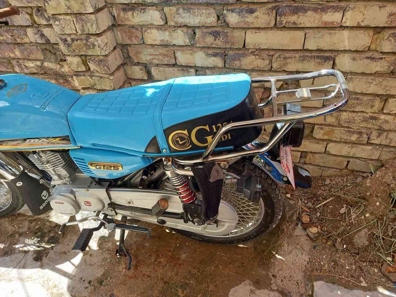 دراجه للبيع استعمال قليل السعر  ، 600 الف وبيها مجال


**إذا كنت صاحب هذا الإعلان وتريد حذفه لأي سبب، رجاءا أرسل رسالة إلى الدعم الفني**