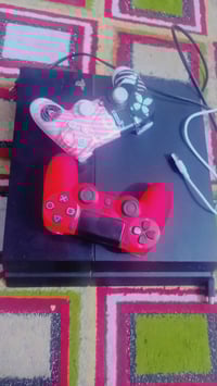 بلي 4فات للبيع جهاز نضيف ومامفتوح وياه 3 اقراص تومرايدر واله الحرب وفر...