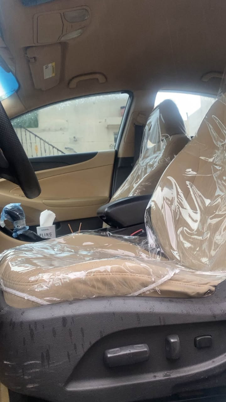 سلام عليكم 
هونداي سوناتا موديل 2011 
حجم المكينه 24 
سنويه ورقم جديد سنويه عظم بأسمي تحويل ثاني يوم
سياره جاهزه ماتصرف عليها ربع
طخم امامي خلفي مبدل جديد 
وياله وتايرات جدد وياله مال ازيرا 
نوزلات بلكات كلها جديد وعليها ادامه دوانز ماكو نهائياً 
صبغ السياره جماليه بيها تقريباً 4 قطع ونص بدون دواخل 
مواصفات السياره داخل اصفر واسود 
نظام ايكو 
تحديد سرعه وكشنات كهرب 
حساسات خلفيه 
سعر السياره 95 فقط 
بيع فقط بدون مراوس 
مكان السياره دهوك 
*********** واتساب دهوك, العراق
