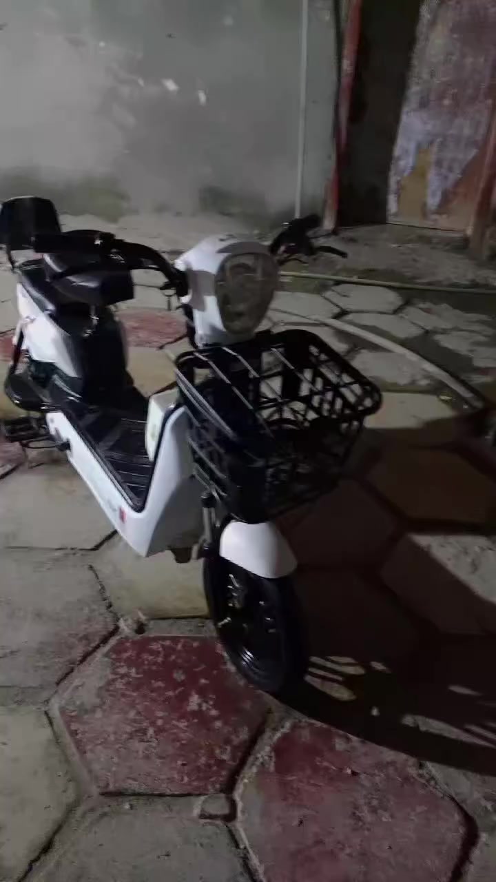 سلام عليكم باسگل شحن للبيع
حلو البايسكل لايت. بك لايت 
نضيف السعر200وبي مجال 
المكان كربلاء بحي الفارس 
رقم الهاتف***********
