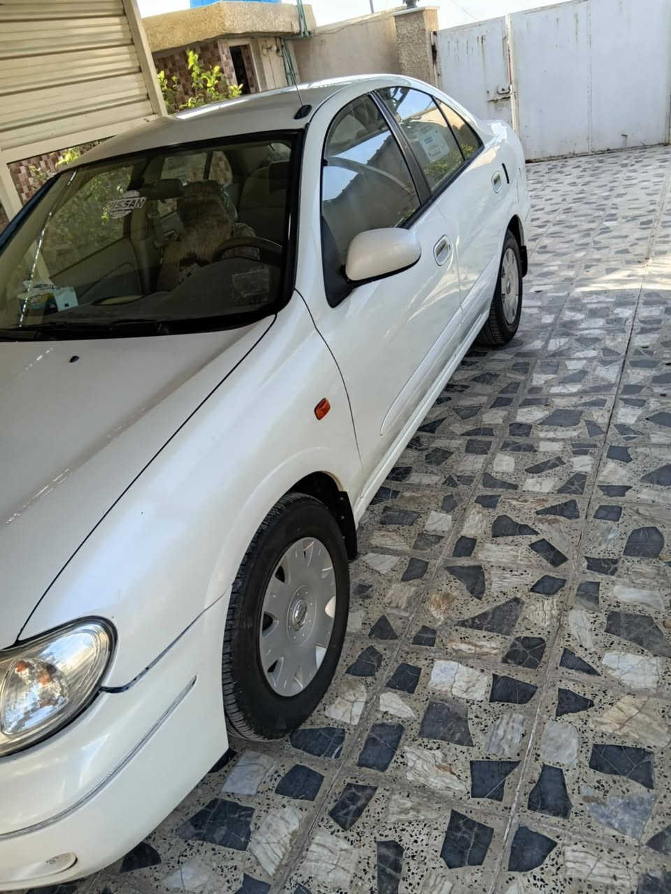 السلام عليكم نيسان سني 2008 للبيع بيها صبغ شبر الدوسه تحت باب السائق فقط والباقي مكفول السياره جديده جداً السعر 115 بيها مجال بسيط ***********
