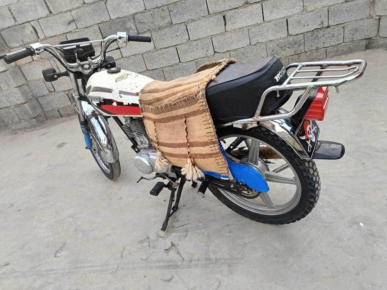 السلام عليكم للبيع إيراني 4 گير
كهربائيات /ظفيره اشاير دشبول مازده عقل  يدات لايت واشاير بگ لايت كله جديد 

ستاند وسطي وصفح جديد 

مكينه/ بيها بستم وولفات جدد  لا دخان ولا بخار بيها نظوح بسيط 

بدون اوراق سعره 300 وبي مجال.

مكاني الخالص ***********
