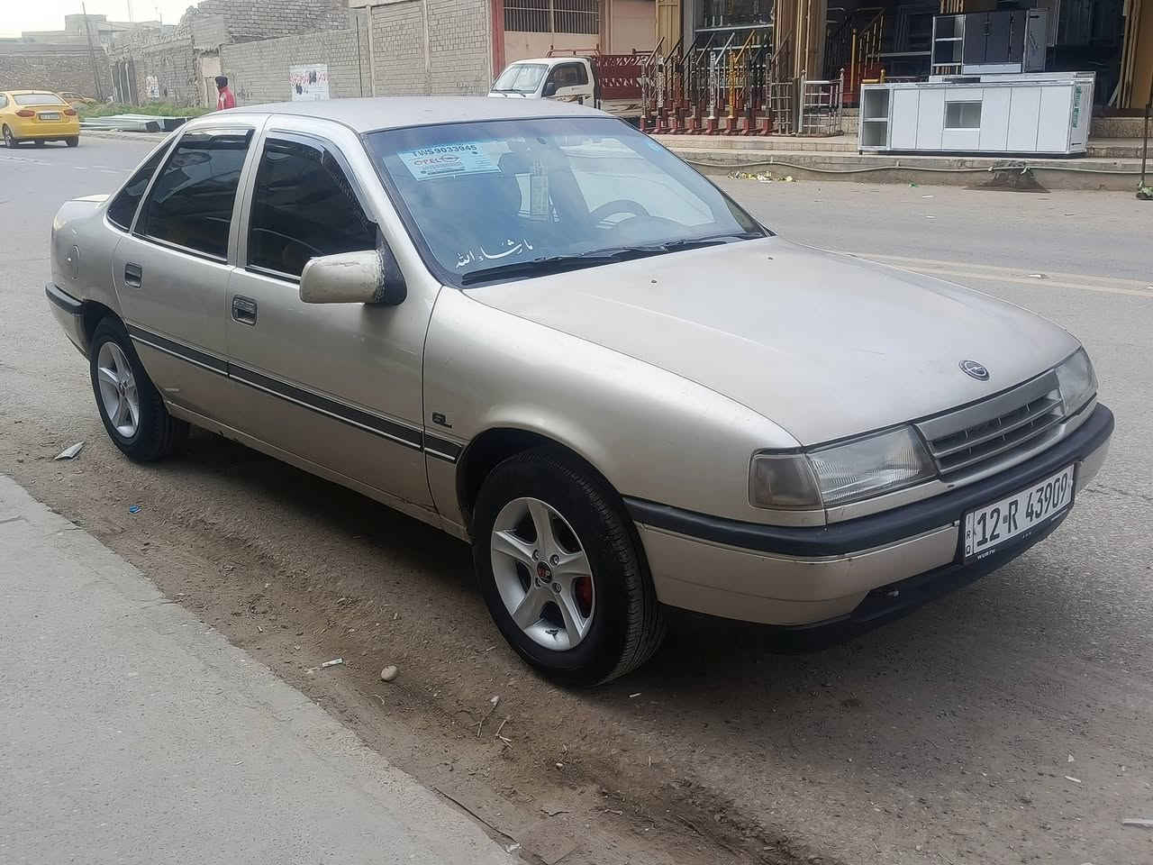 السلام وعليكم اوبل فكتره موديل 1992بدون صبغ ولا ضرر حجم 16محرك بي نفخ باور مركزي شاشه كامره الاستفسار ***********
