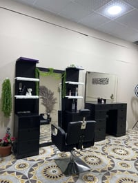 کورسی و مێزتەوالێتی سالۆن زۆر پاکو نوێیە چەن جارێکی زۆر کەم بەکار هاتو...