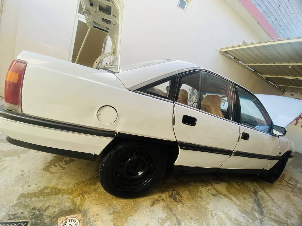 لبيع اوبل اوميكة موديل ١٩٨٨ رقم صلاح الدين مشروع وطني لحد ٢٠٢٩ شرط تحويل وا الوكاله محرك بلدي ٢٠ بس بي صرف خفيف سعر ٢٣ بي مجال اتصال ***********
