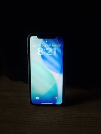 ايفون 11 برو بطاريه 100 جهاز جديد السعر 250 وبي مجال 07738096641
