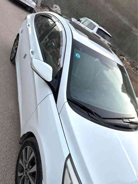 للاتصال *********** متوفر واتس اب سيارة بدون صبغ 
اكسنت موديل 2016 خليجي رقم بغداد انكليزي الجديد  باسمي سنوية وهزة جديدة   محرك ١٦٠٠ دوش دبل قطرة ممتاز كير اوتو ممتاز فتحة سقف فول مواصفات  ارضية مغلفة جلد عده الشركه وكتلوكاتها تبريد تدفئة ممتاز  بدون صبغ بدون حادث  بدون تبديل مكاني بغداد الكرخ سنويه بأسمي لغاية ٢٠٢٩ للبيع السعر 118 $ بغداد
