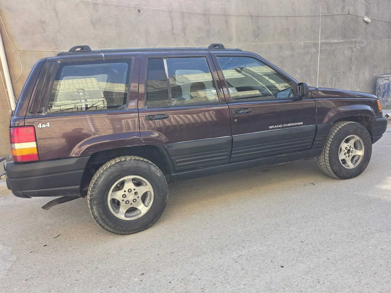 جيب  شاروكي 97فول موصفات دفع رباعي محرك 6بلاد طخم تاير حدادي كير محرك صبغ  كفلاه  سياره جديده خير من الله ترايك لربيل  رقم سليمنيه بسامينه سنويه  جديده ***********.     ***********
