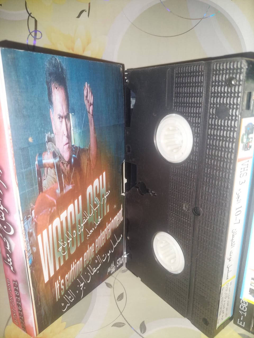 للبيع
من النوادر 
المسلسل المرعب  موت الشيطان ب كاسيت ال VHS الكبير .
الموسم الثالث  اي ب معنى الجزء 3
القصه : مسلسل Ash vs Evil Dead هو تكملة تلفزيونية  ورعب لثلاثية أفلام Evil Dead الكلاسيكية، تدور قصته حول عودة "آش ويليامز" (بروس كامبل) بعد 30 عامًا من الهروب والمسؤولية، ليواجه وباءً جديدًا من الشياطين "الديدايت" (Deadites) التي تهدد البشرية، ليصبح هو الأمل الوحيد لإنقاذ العالم.
سعر الكاسيتات (ع الخاص ) 
خدمه توصيل لكل المحافظات في العراق 🇮🇶 ودول الخارج 
مع شركه الامزون للتوصيل السريع .
للاستفسار اكثر مصور الشباب ميسان شارع المرور القديم حي المعلمين . ***********
***********   إتصال واتساب تلكرام محمدمعله

