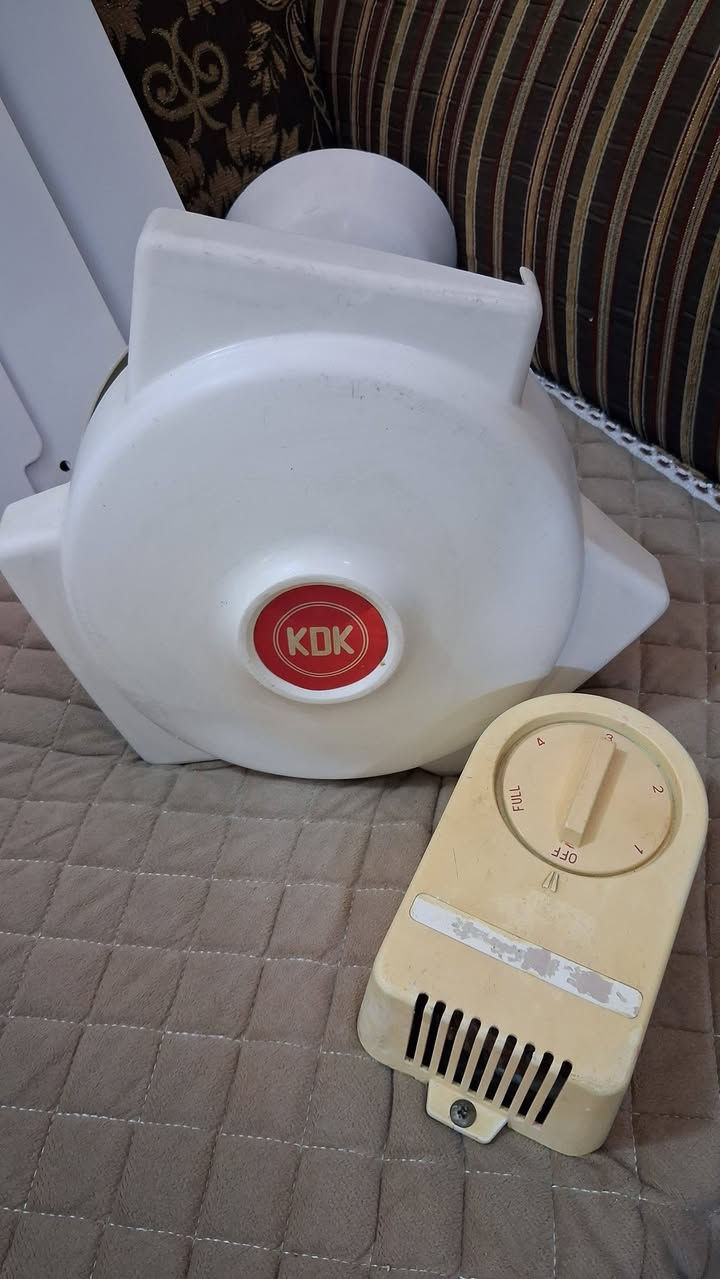 بسم الله الرحمن الرحيم 
مراوح KDK سقفية ياباني نظافة جدا عالية مستعملات كاملات مع السويجات والريش جديدات بالنايلون غير مستعملات ملفات بلادية اصلية مال اليابان السعر والاستفسار على الخاص يوجد توصيل العنوان بغداد البلديات


**إذا كنت صاحب هذا الإعلان وتريد حذفه لأي سبب، رجاءا أرسل رسالة إلى الدعم الفني**