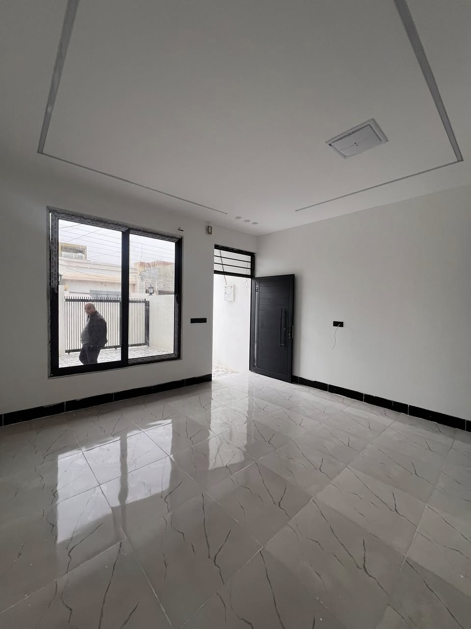 اعلان رقم (1954)

� فرصة ذهبية لا تعوض في
كركوك – حي روناکي 🔥

🏡 دار سكني للبيع – بناء ملكي فخم
📍 الموقع: كركوك / روناکي
📐 المساحة: 100 متر
🏢 طابقين – تصميم عصري مرتب

✨ المواصفات:
✔️ بيت صفر (جديد لم يُسكن)
✔️ بناء ملكي متعوب عليه بالتفاصيل
✔️ فول مواصفات (تشطيبات حديثة + مواد درجة أولى)
✔️ توزيع مريح للغرف
✔️ مناسب للسكن العائلي أو استثمار

💰 السعر: مناسب جداً وقابل للتفاوض للجادين

📞 للاستفسار الاتصال 
***********
‭0770 471 9683
#مكتب الرسول للعقارات والمقاولات العامة 
كركوك حي عدن سايدين مدينة العاب مقابل ثانوينة النجاح الاهليه بصف صيدلية محمد

🚨 لا تضيع الفرصة… هكذا عروض تنباع

@أبرز المعجبين

مكتب الرسول للعقار بيع وشراء وتأجير كافة العقارات كركوك وكافة المحافظات
