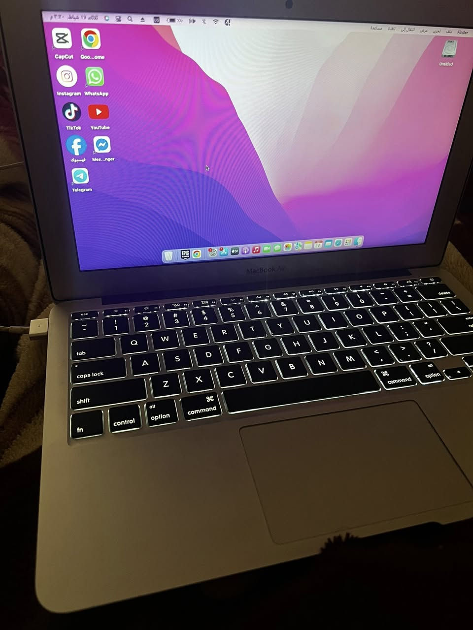 السلام عليكم ماك بوك اير للبيع
سنه الصنع 2015
الرام 4 
الزاكرة 128GB SSD السريعة يعني 
قبل فترة اخذته ادرس سادس عليه 
الجهاز قوي و جديد 
المعالج انتل الجيل الخامس i5
محدثه اخر تحديث  
شاحنه الاصليه ويا و ماوس 
السعر ( 200 )الف و بي مجال 
مكاني بغداد حي الخضراء 
رقمي ***********
